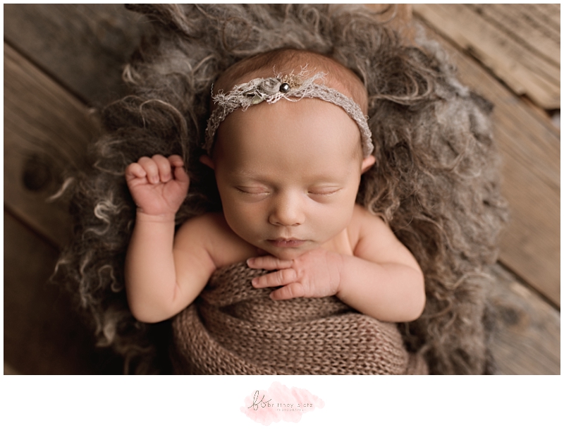 Calgary Newborn Photographer, rustic neutral posing